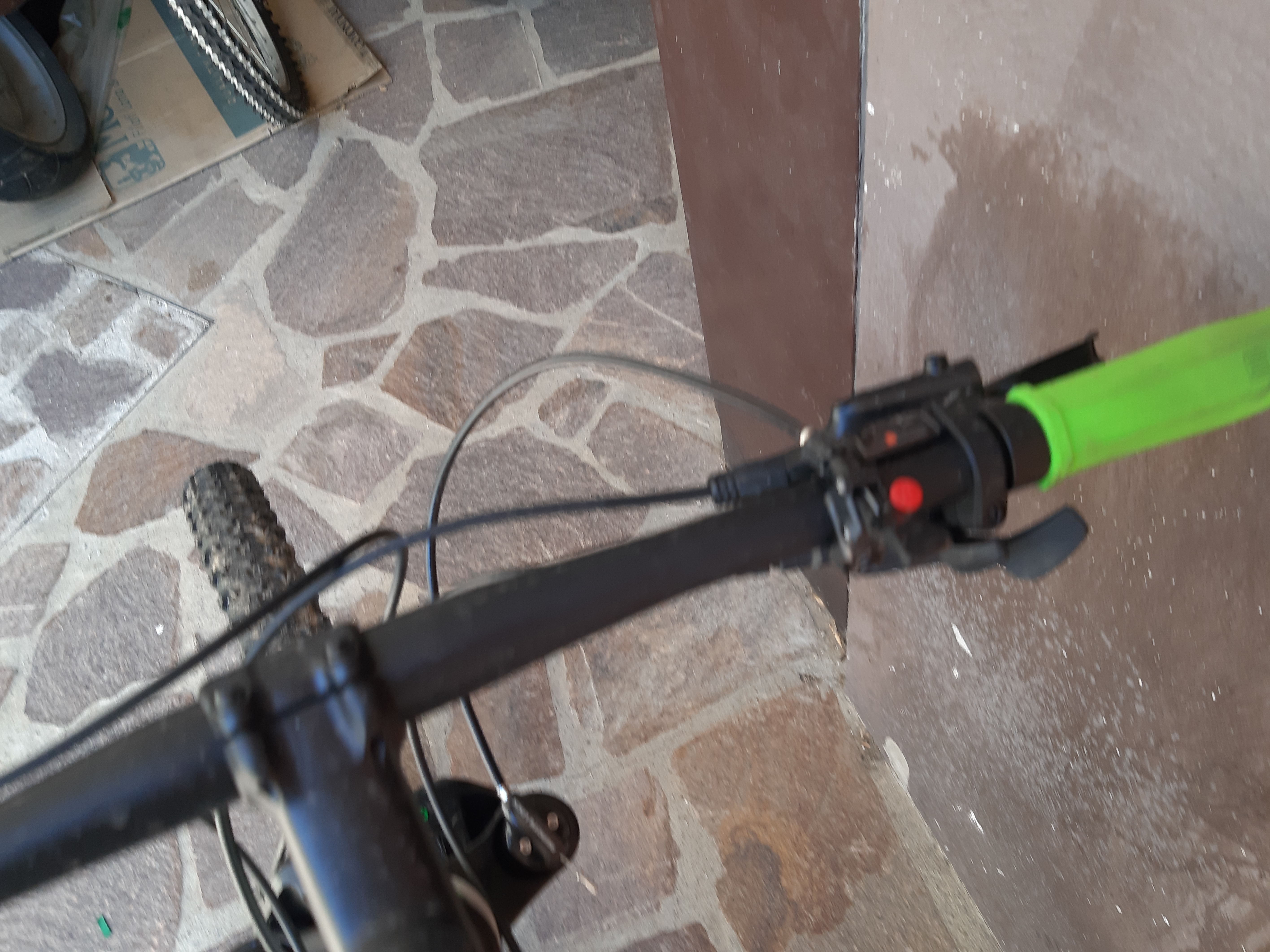 Bici mtb 29 tripla corona 27 rapporti blocco forcella