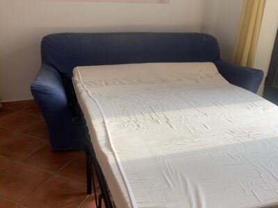 Divano letto 2 posti + 4 cuscini “Ikea”