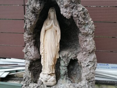 Grotta Madonna in pietra veramente molto bella