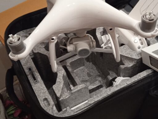 Drone DJI PHANTOM 4 COME NUOVO COMPLETO+ACCESSORI AGGIUNTI