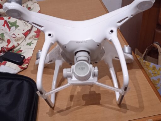 Drone DJI PHANTOM 4 COME NUOVO COMPLETO+ACCESSORI AGGIUNTI