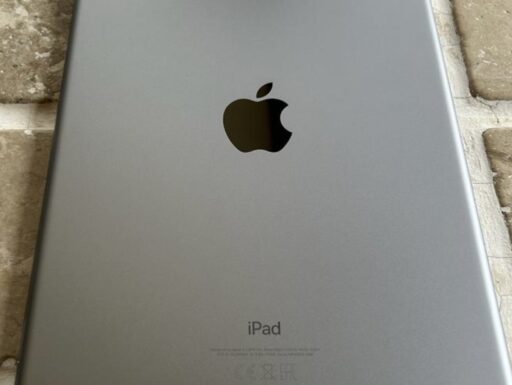 iPad Wi-Fi + cellular 6/a generazione