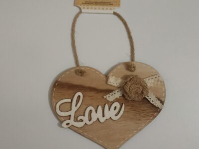 Cuore in legno decorato