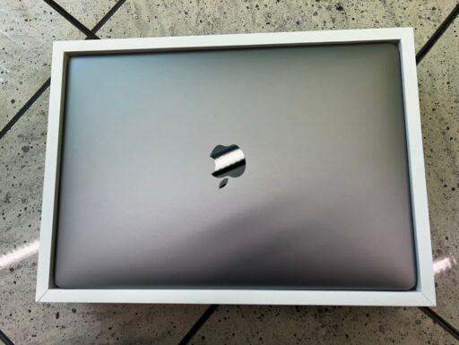 MacBook Pro 13.3 M1/8gb/256Gb ssd Garanzia 1 Anno