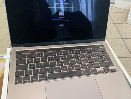 MacBook Pro 13.3 M1/8gb/256Gb ssd Garanzia 1 Anno