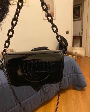 Borsa lucida chiara ferragni