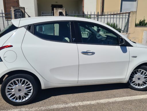 Lancia y gold 2016