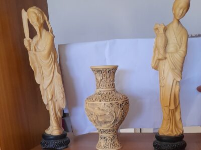 Statuette e vaso cinese