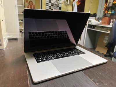 Macbook pro 15.4”