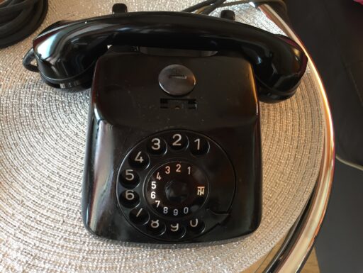 Telefono antico vintage bachelite nero