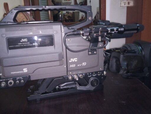 Videocamera jcv 3ccd s vhs gy