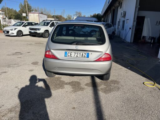 Lancia y elefantino rosso