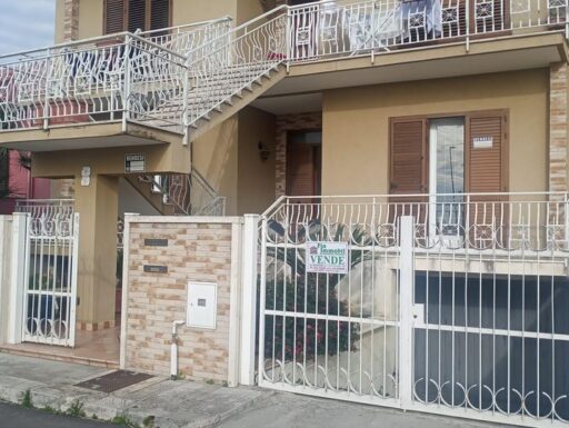 Casa di civile abitazione in guagnano (le), alla via arno n.31