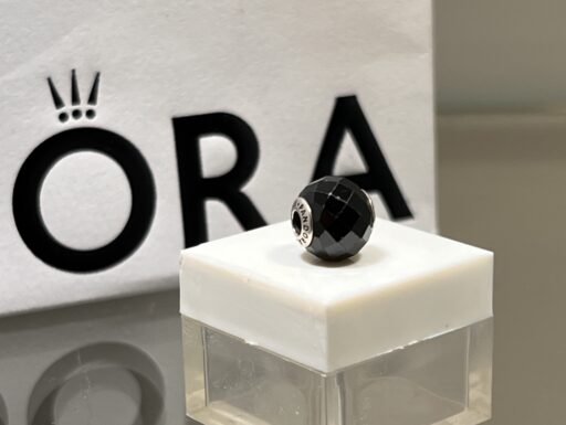 Pandora charm nero collezione essence strength forza onice