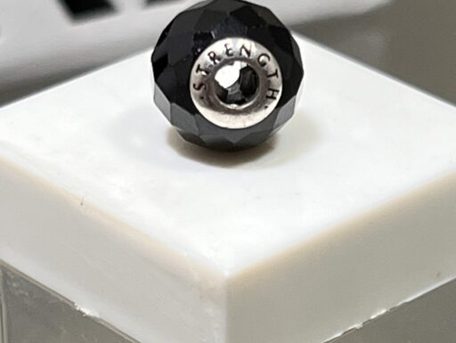 Pandora charm nero collezione essence strength forza onice