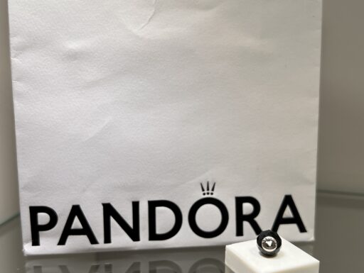 Pandora charm nero collezione essence strength forza onice