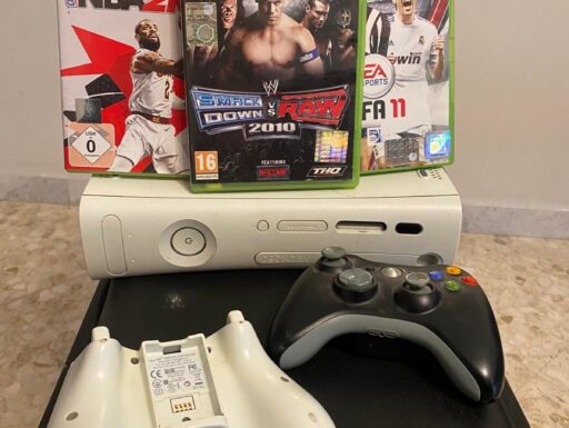 Xbox 360 modificata + 3 giochi originali + 2 controller