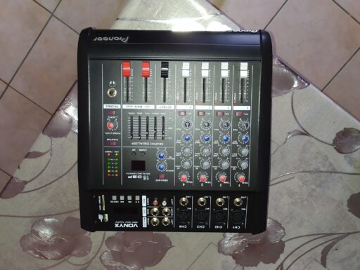 Mixer amplificato