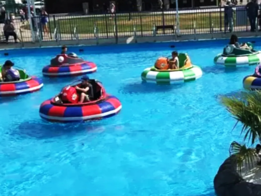 Piscina con barchette per lidi, spiagge, luna park e hotel