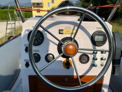 Gommone semi rigido omologato entro le 6 miglia