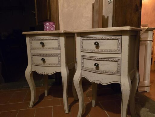 Coppia comodini shabby classico