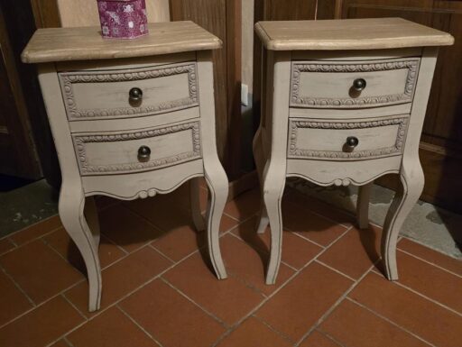 Coppia comodini shabby classico