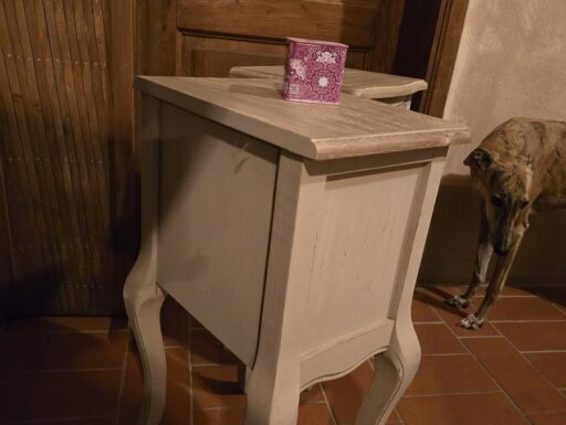 Coppia comodini shabby classico