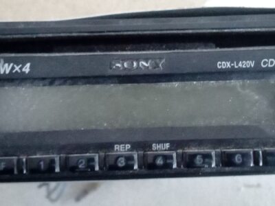 Autoradio sony per ricambi o da riparare modello cdx-l420v